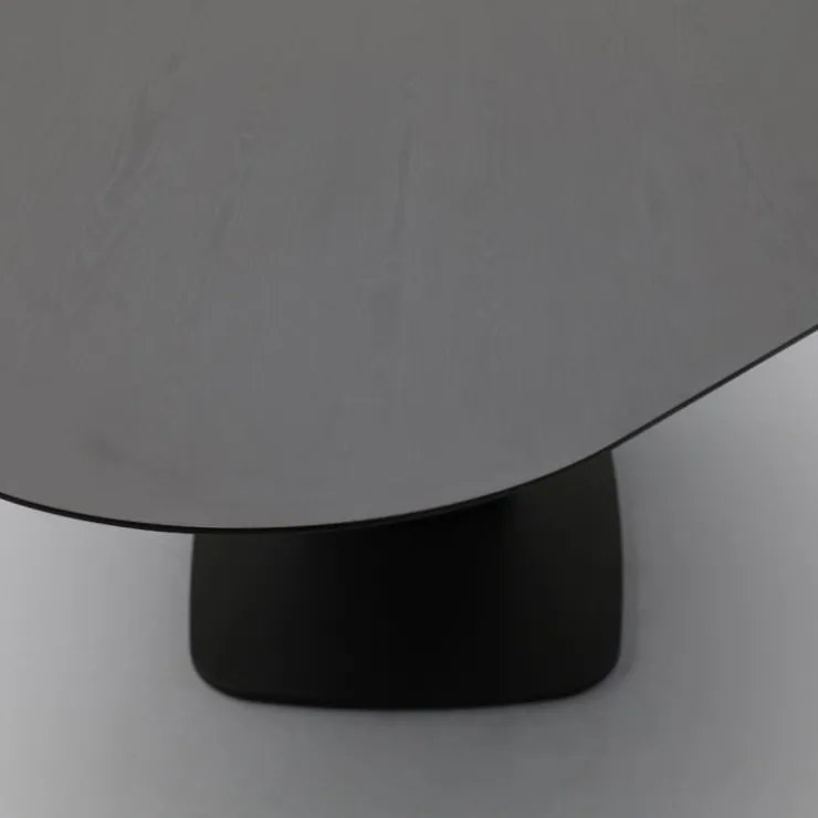 Trendhopper Eettafel Luna Organisch^ Eetkamertafels